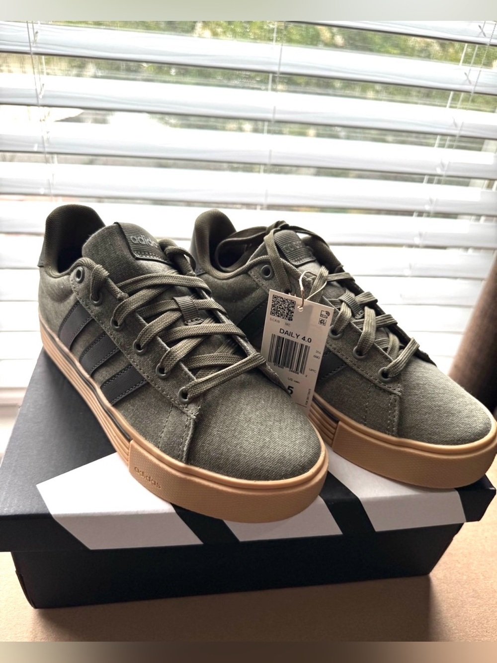 adidas Big Boys 4, Olive Green Canvas Sneakers I wear a 7 and they fit perfect.